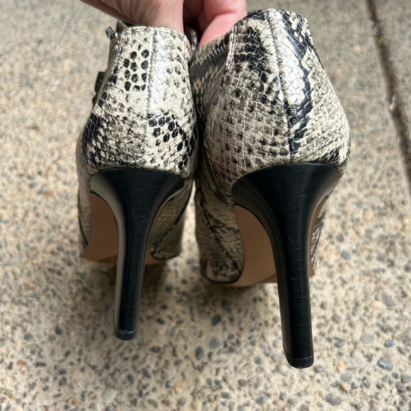 Boss Babe, FRANCO SARTO, snake heeled booties!! - Picture 4 of 12